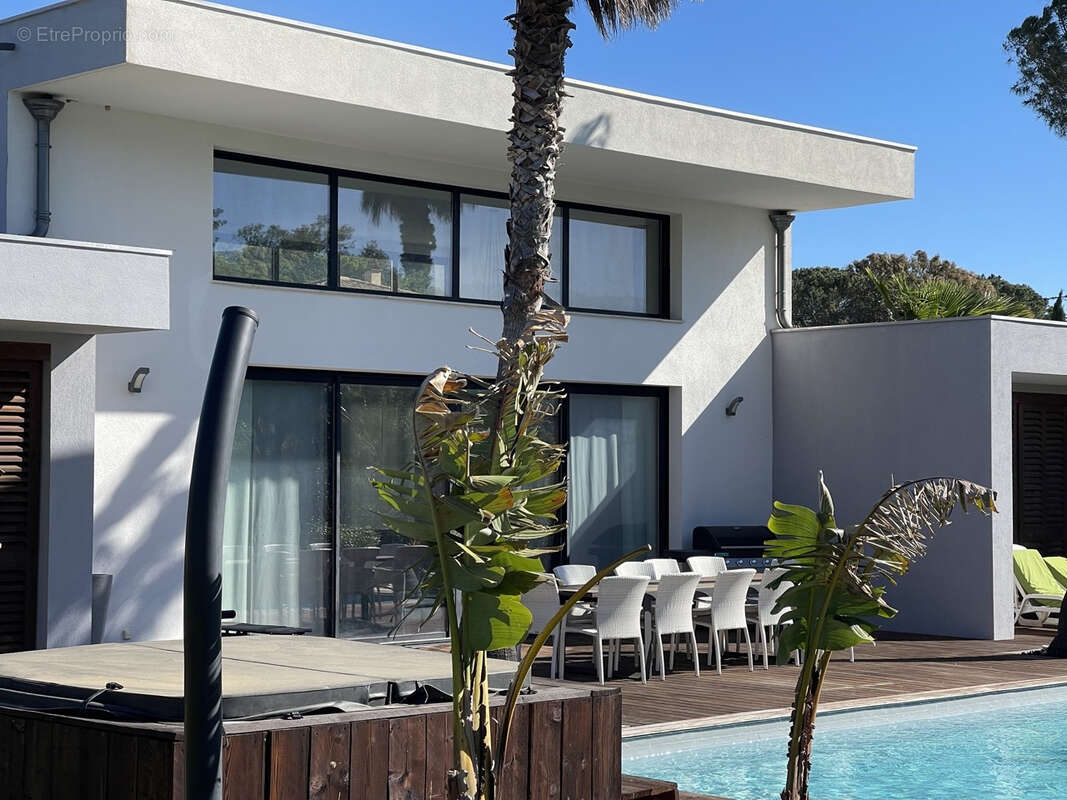 Maison à PLAN-DE-LA-TOUR