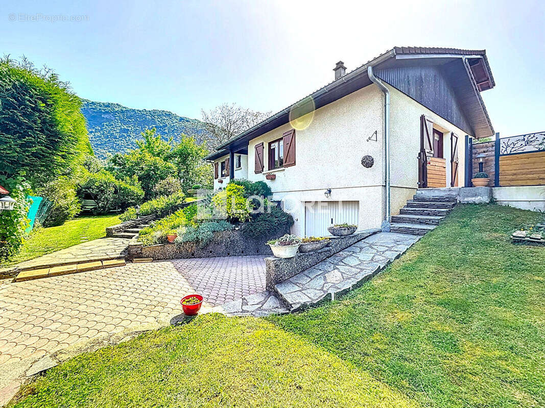 Maison à CHALLES-LES-EAUX