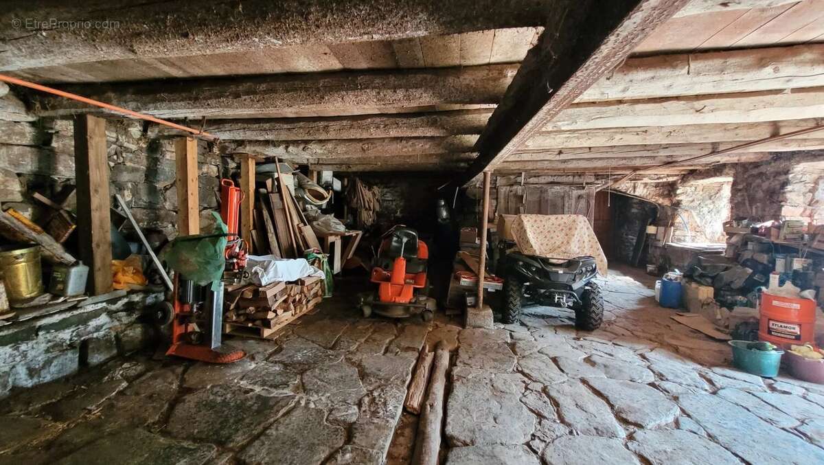 Ancienne ferme à rénover avec dépendances et terrain  - Fay sur Lignon - photo 21