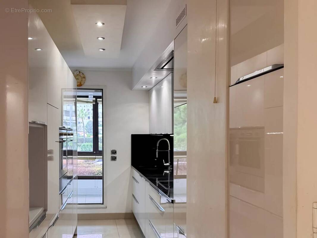 Appartement à SAINT-LAURENT-DU-VAR