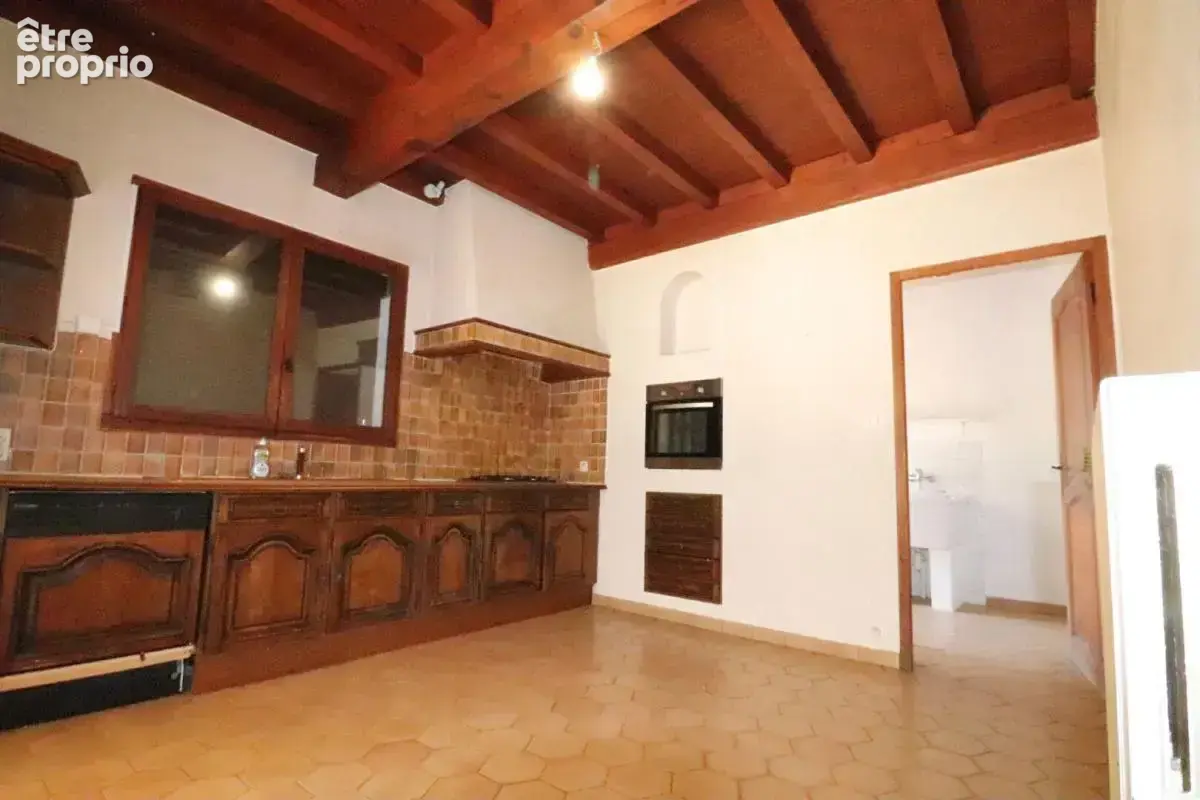 ARLES  Quartier Gimeaux  Maison de  200 m² sur 8 000 m² de terrain - photo 4