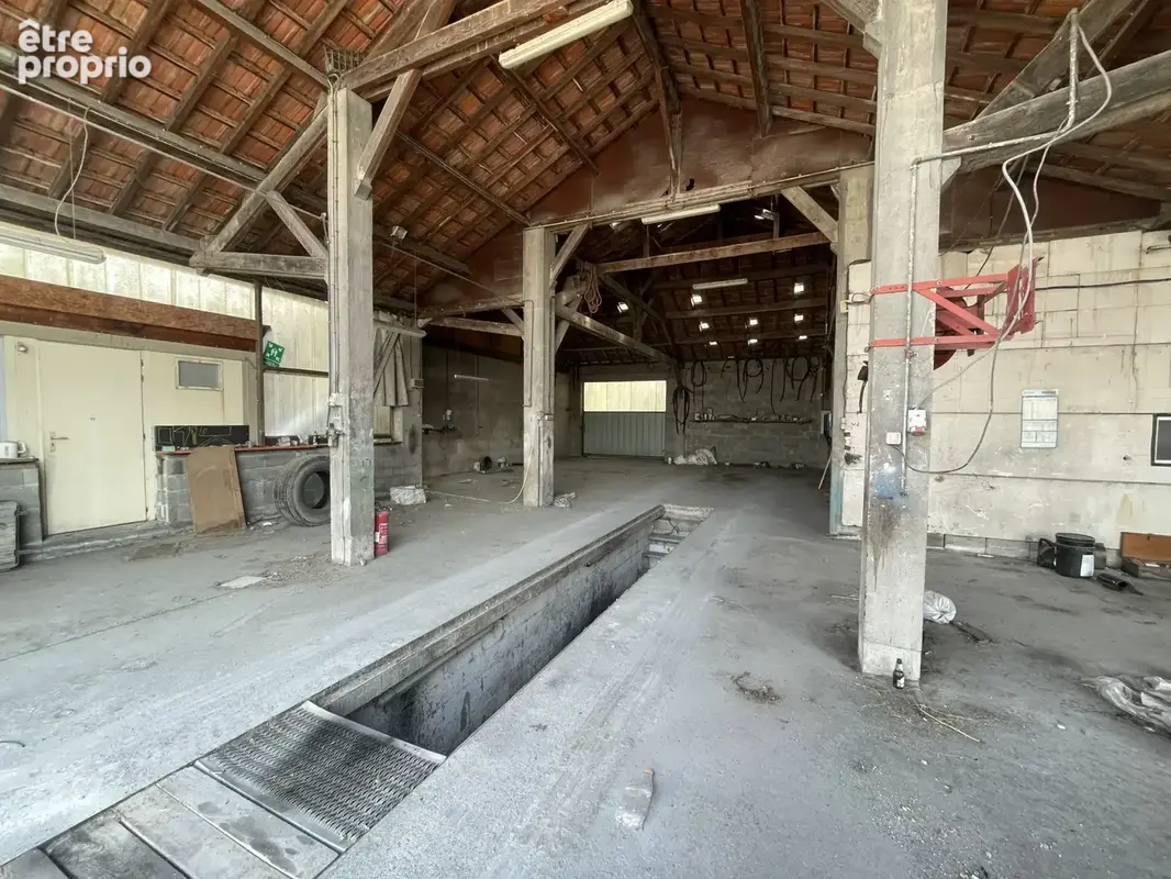 Ensemble immobilier avec deux maisons, un entrepôt et terrain constructible - photo 4