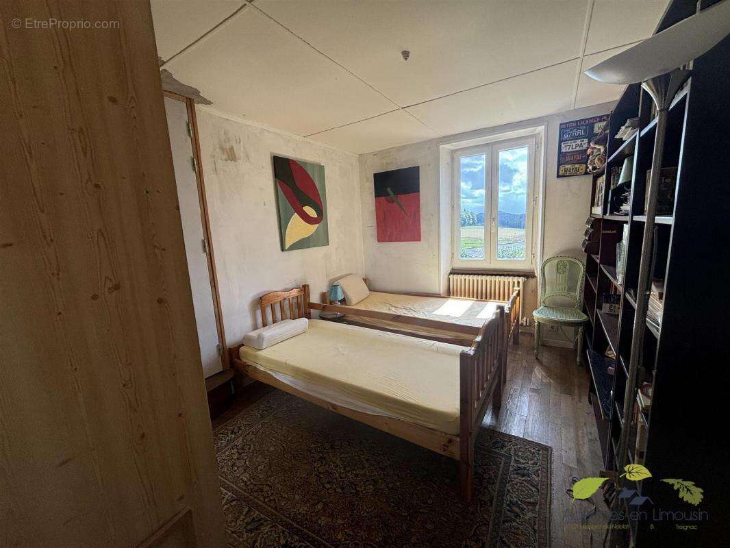 Maison à SAUVIAT-SUR-VIGE