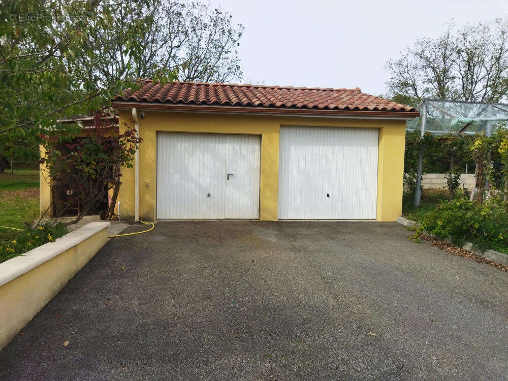 dble garage - Maison à LALBENQUE