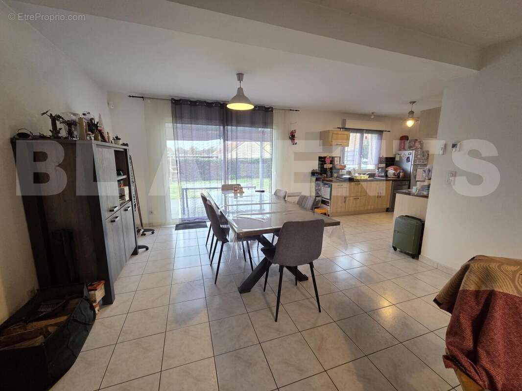 20251202_141458 - Maison à CHAMPAGNE