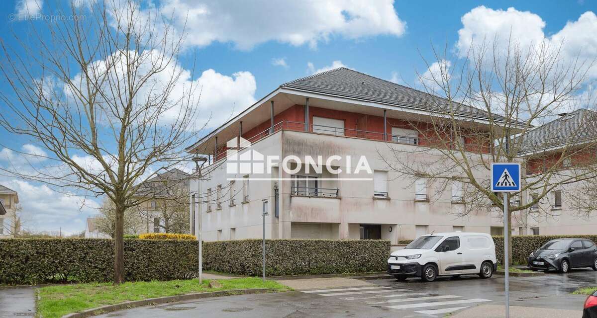 Appartement à SAVIGNY-LE-TEMPLE