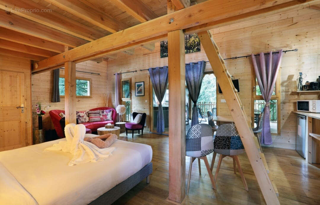 Commerce à LARRINGES