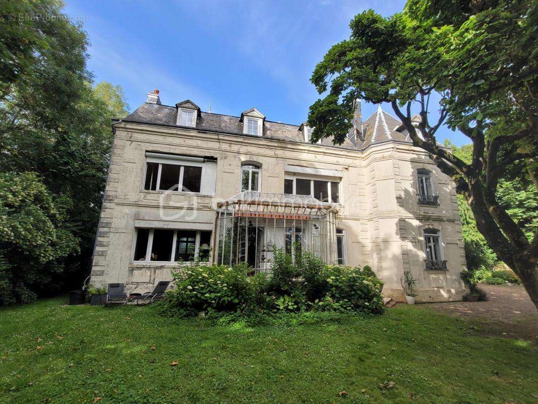 Manoir 19ème avec ancienne maison de gardien, grand garage, parc paysager - photo 4