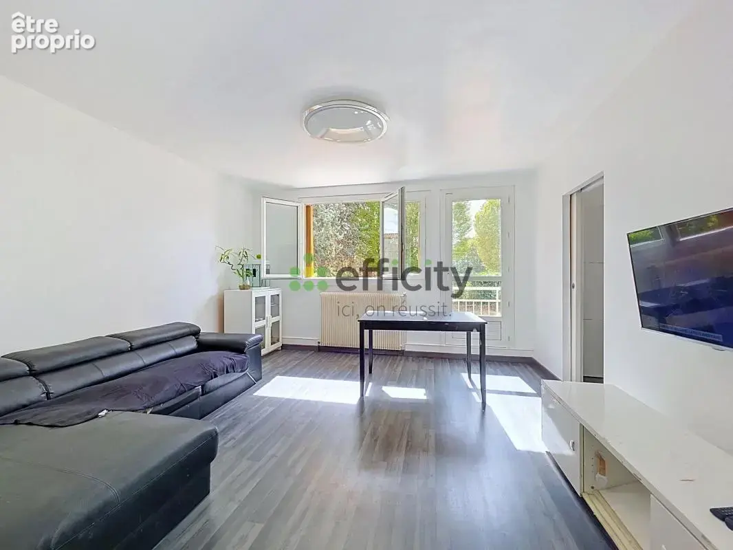 Appartement à LE PLESSIS-TREVISE