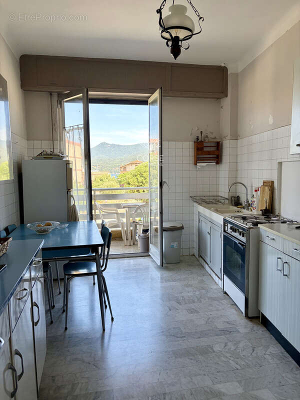 Appartement spacieux de type 2, loue - investissement locatif au coeur de propriano - photo 4