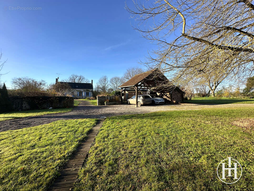 Maison à LIGNEROLLES