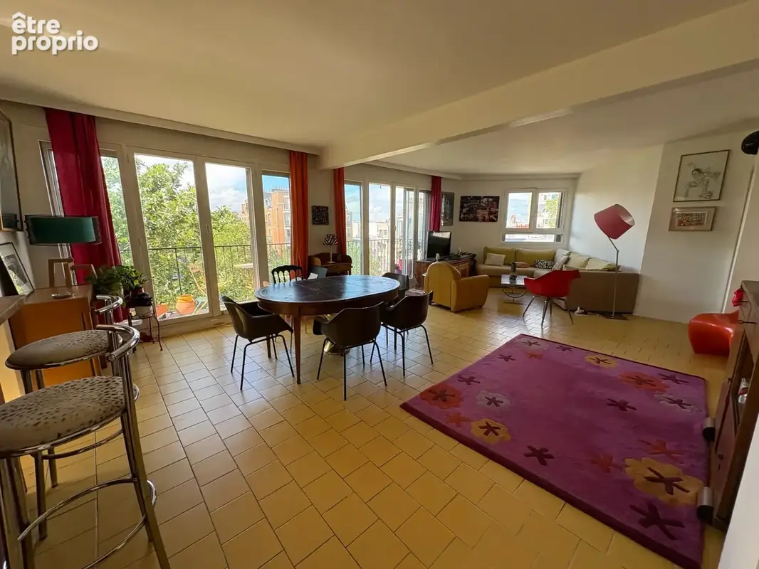 Paris 18e – Ordener / Marcadet – 6ème étage avec ascenseur, balcon-terrasse et vue dégagée - photo 3