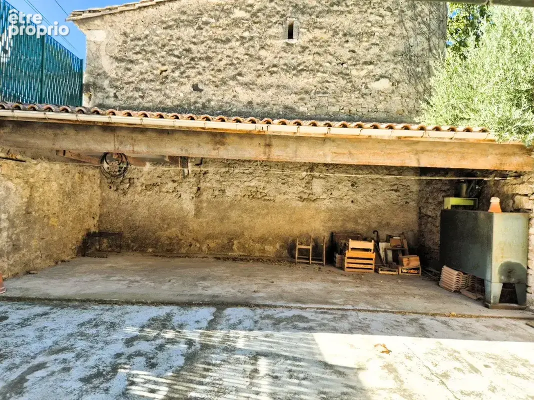Maison de ville a renover avec grand garage, cour et terrasse - photo 13