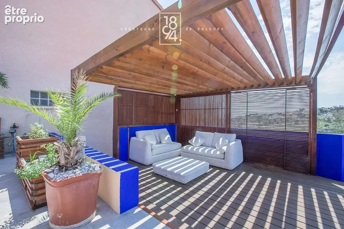 Vue mer – Maison de type 6 de 194 m² sur 1 250 m² de terrain avec piscine, studio indépendant et double garage - photo 5