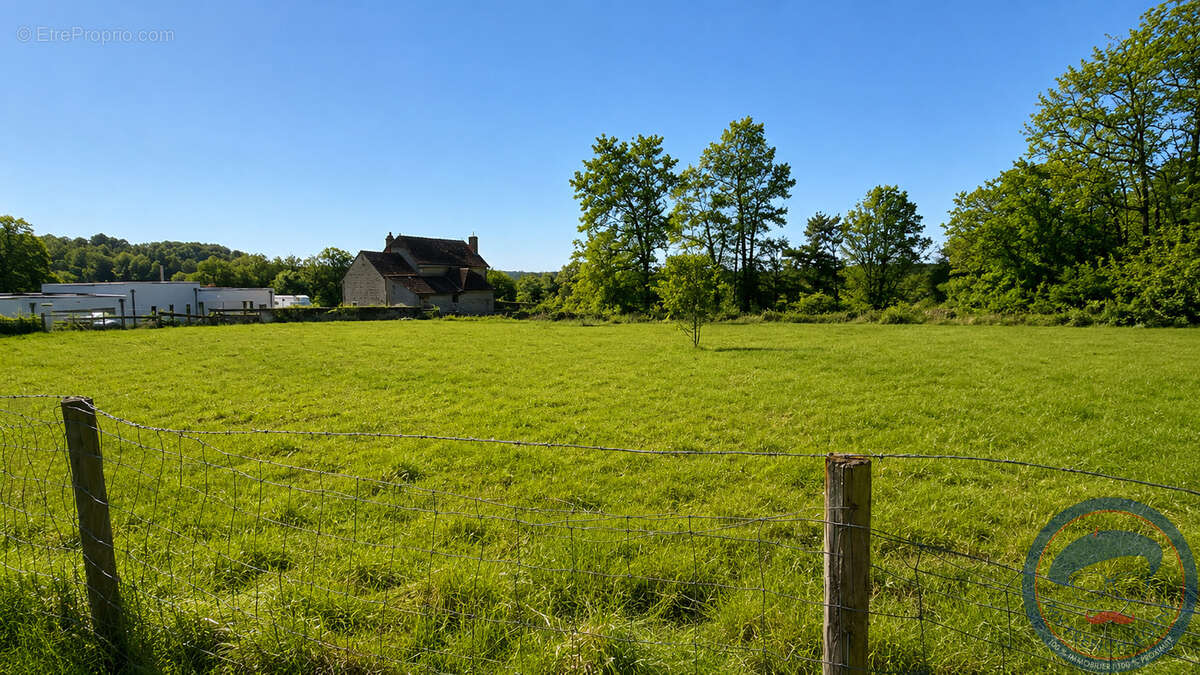 Terrain à SAINT-BENOIT-LA-FORET