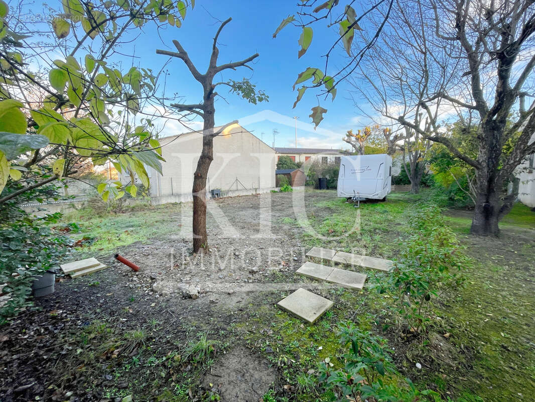 Terrain à CARCASSONNE