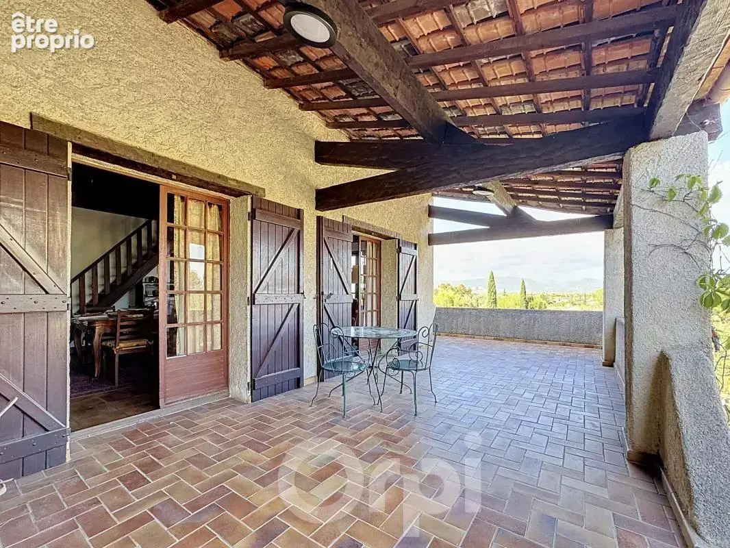 Maison individuelle à fort potentiel sur la commune de Roquebrune Sur Argens dans le Var  – Volume, jardin & projet à façonner ! - photo 11