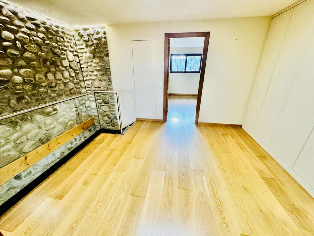 hall étage (1) - Appartement à VIRY