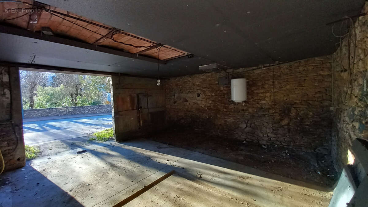 Maison à COLOMBIERES-SUR-ORB