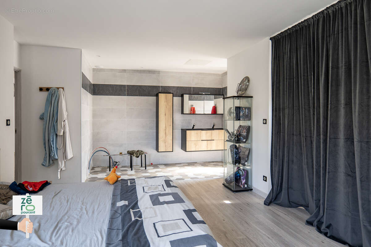 Maison à CHAMPAGNE-LES-MARAIS