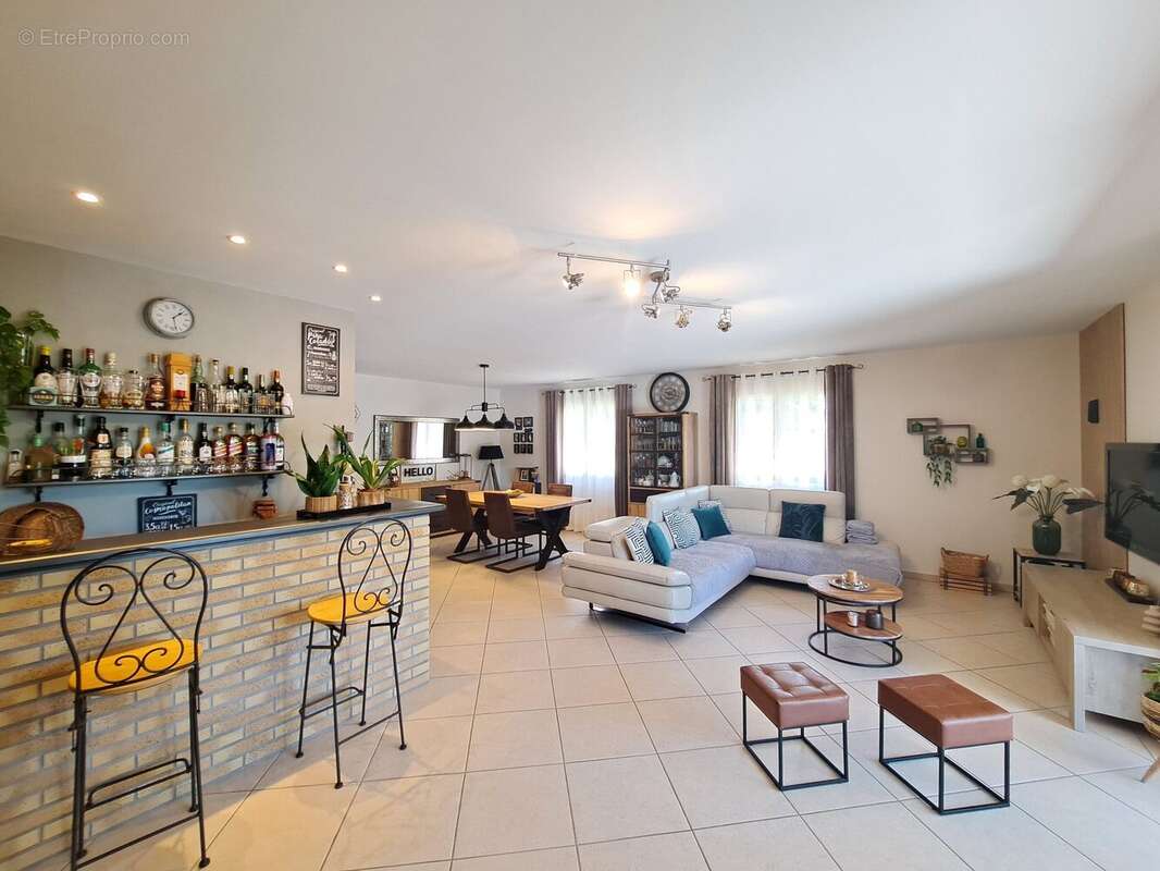 Maison à VIC-FEZENSAC