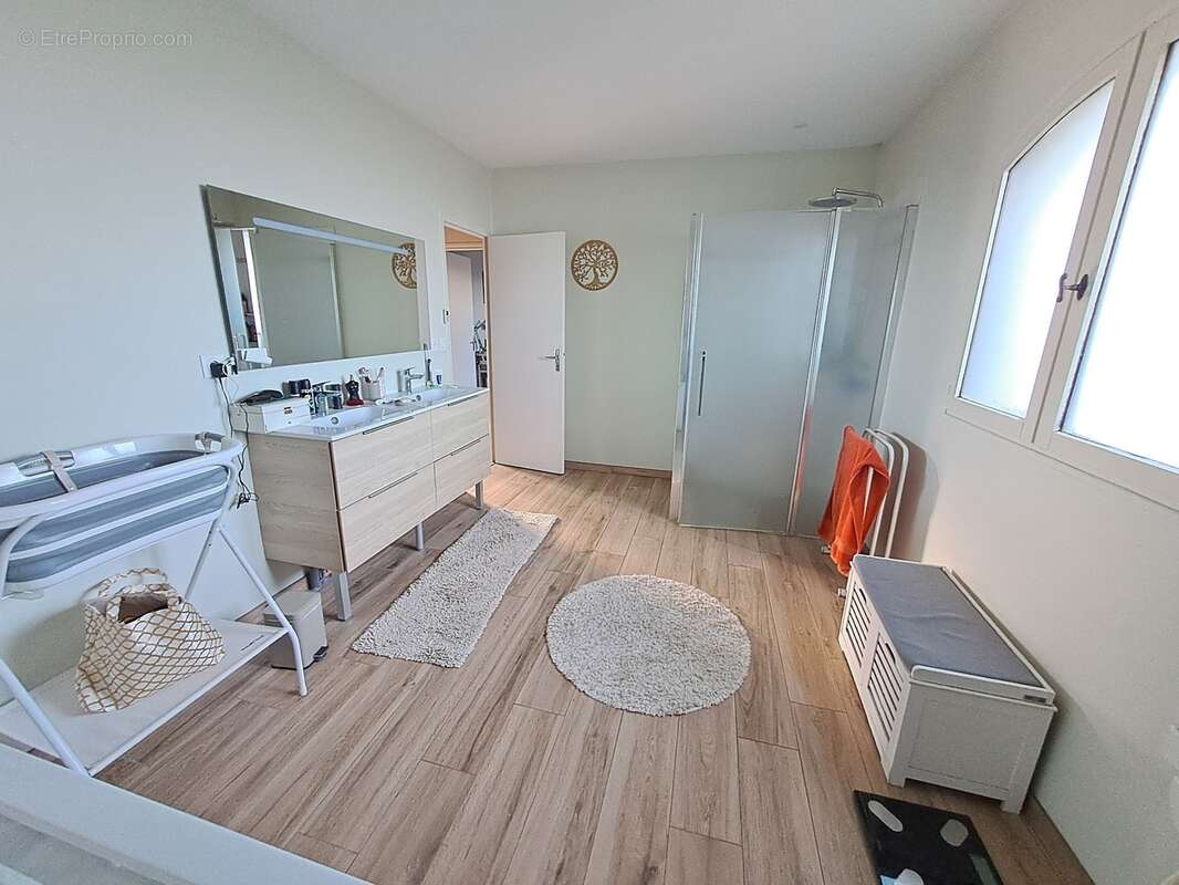 Maison familiale 190m2 - 7 pièces - avec piscine - photo 7