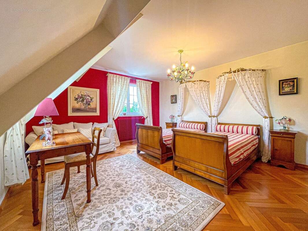 Dpt Pas-De-Calais(62) , à vendre propriété P(8) de 304m2 , terrain de 3000m2 ,double garages, véranda , pergola , cave à vins - photo 13