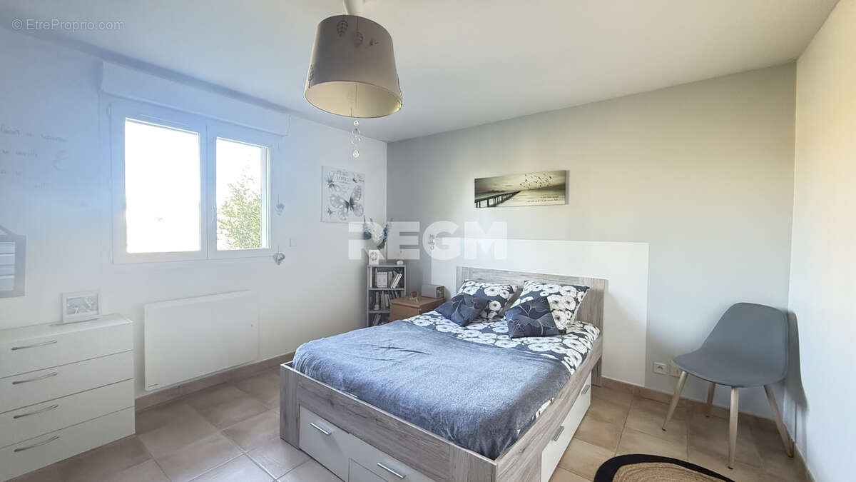 Maison familiale 235 m2 sue parcelle de 1419 m2 - photo 6