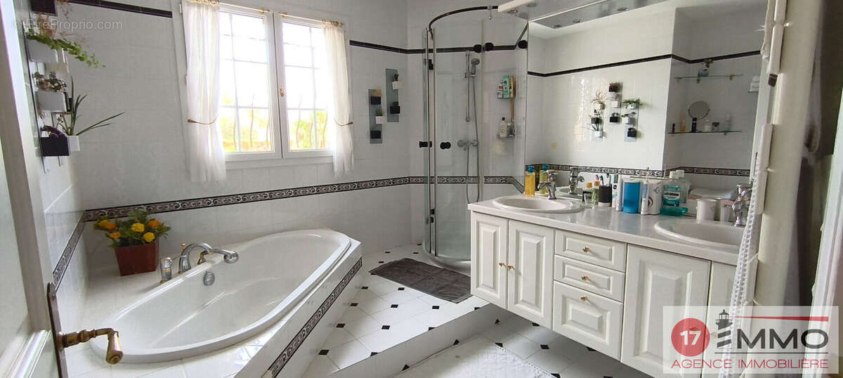 Maison à CROIX-CHAPEAU