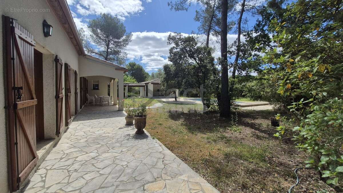 Propriété RARE à St Clément de Rivières - photo 2