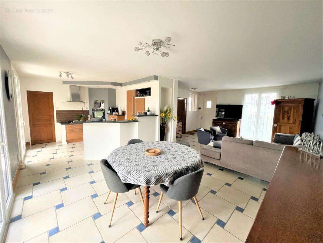 Maison Cholet, 11 pièces, 170 m² - photo 2