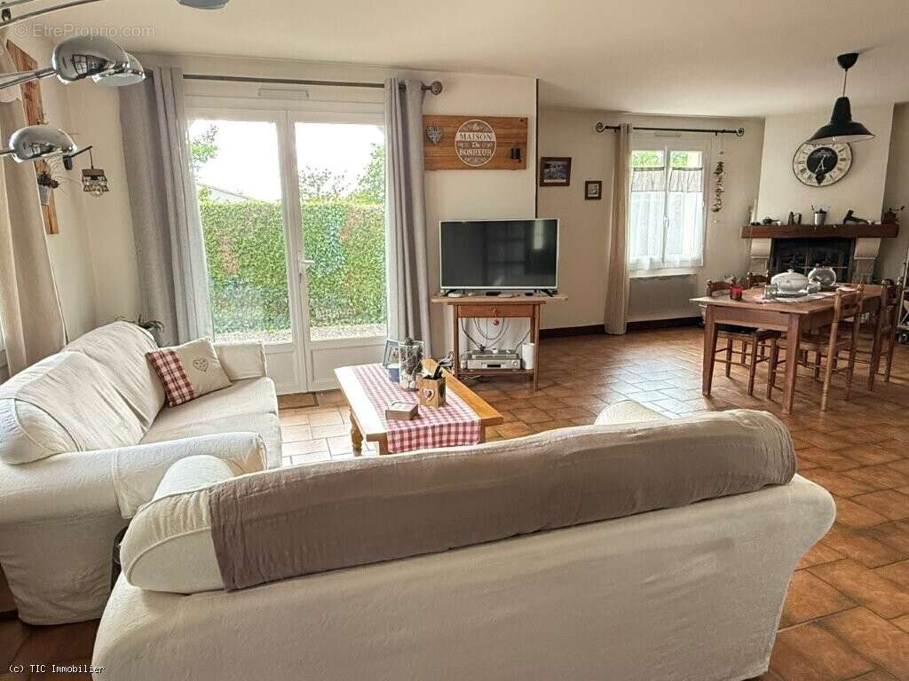 Maison à VERTEUIL-SUR-CHARENTE