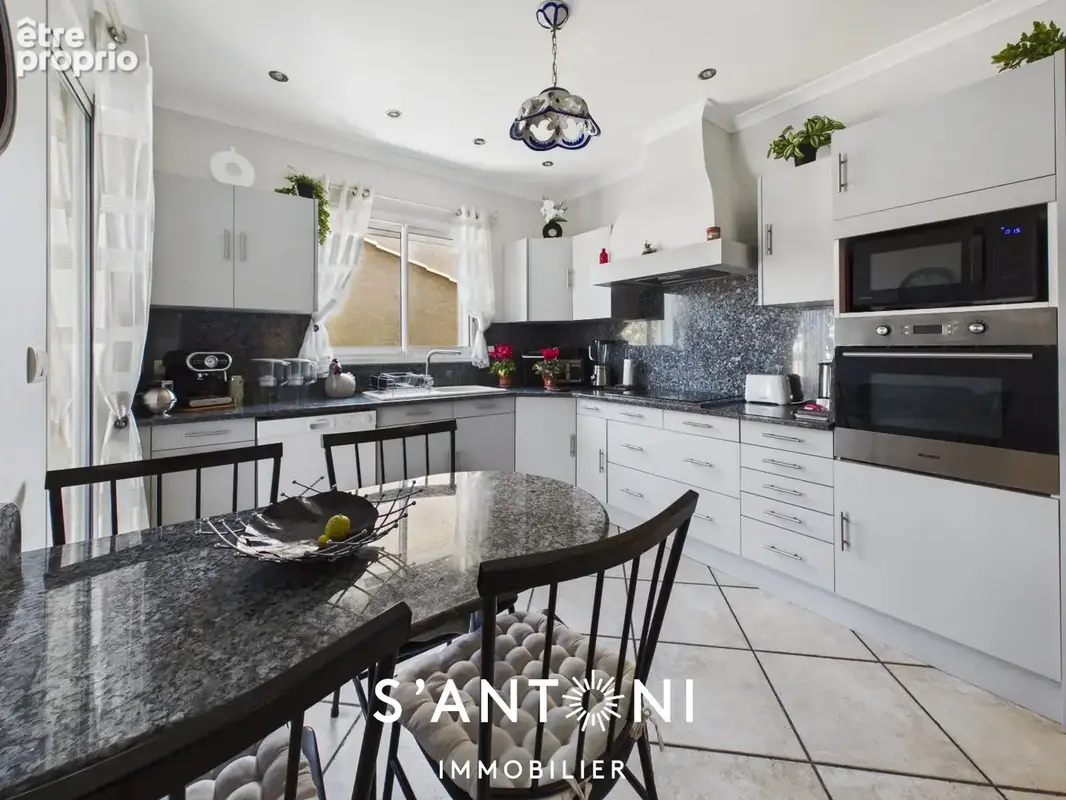 Maison familiale de 158 m² avec garage, T2 indépendant et 1 800 /an de revenus solaires à Frontignan Lapeyrade ! - photo 5