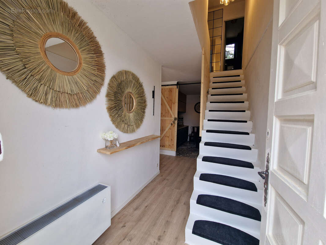 Maison à SAINT-LAURENT-DE-LA-SALANQUE