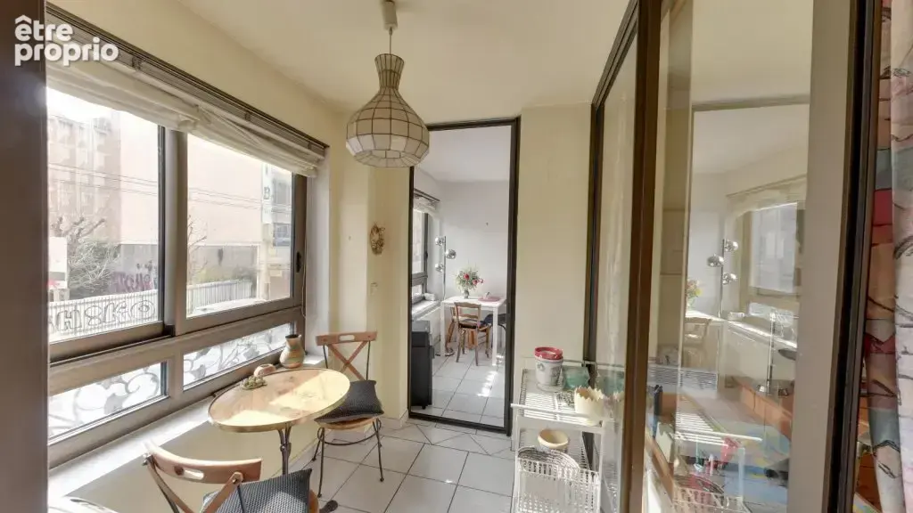 RUE HENON - T3 de 82m² plein sud à rafraîchir - photo 5