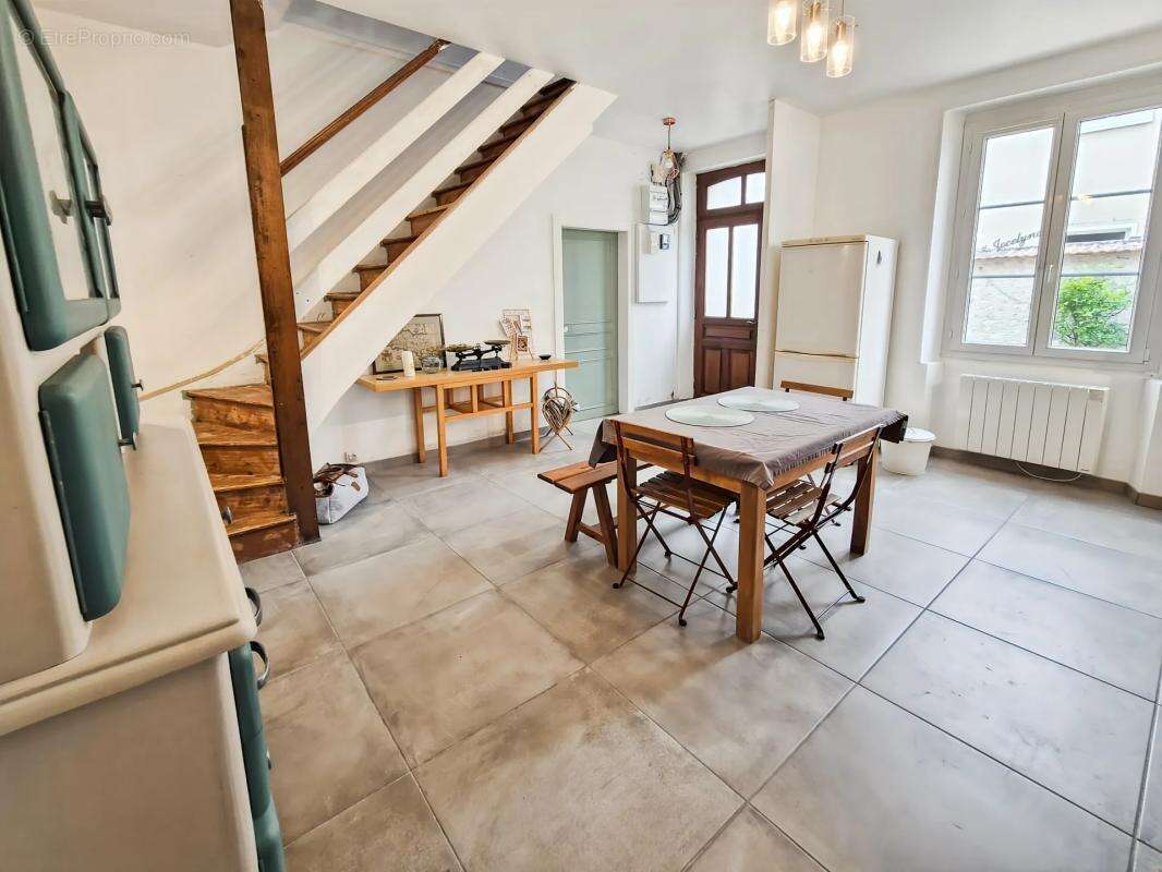 Maison à PRUNAY-LE-GILLON