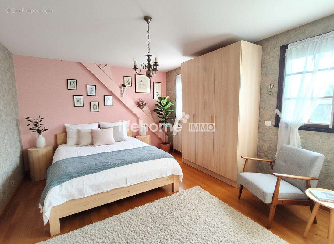 Maison 253 m² à Chateauroux  - photo 6