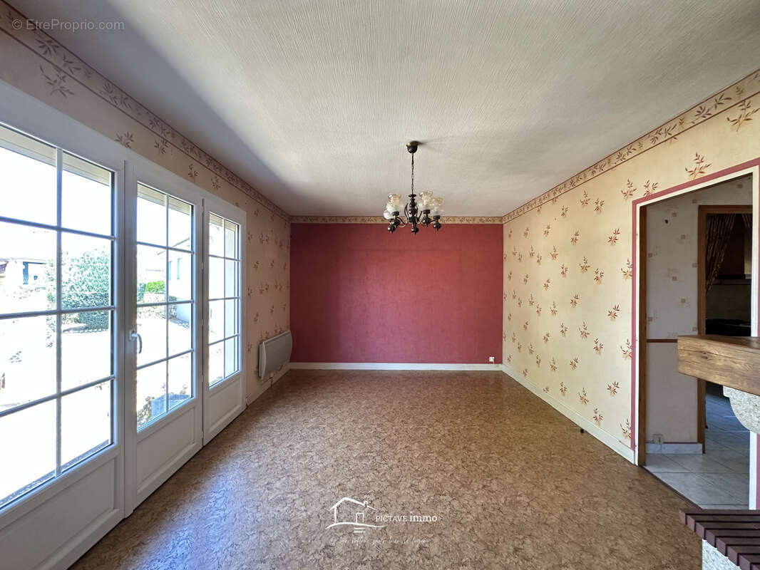 Pavillon 4 chambres sans mitoyenneté avec garage et terrain - Proche toutes commodités - photo 3