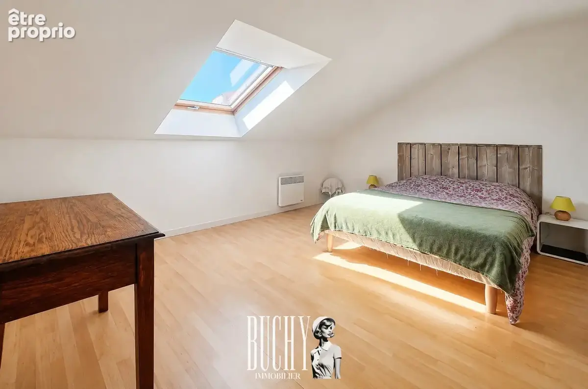 LA CHAUME - Appartement Duplex T4 de 80 m2 avec parking - proximité quai - photo 4