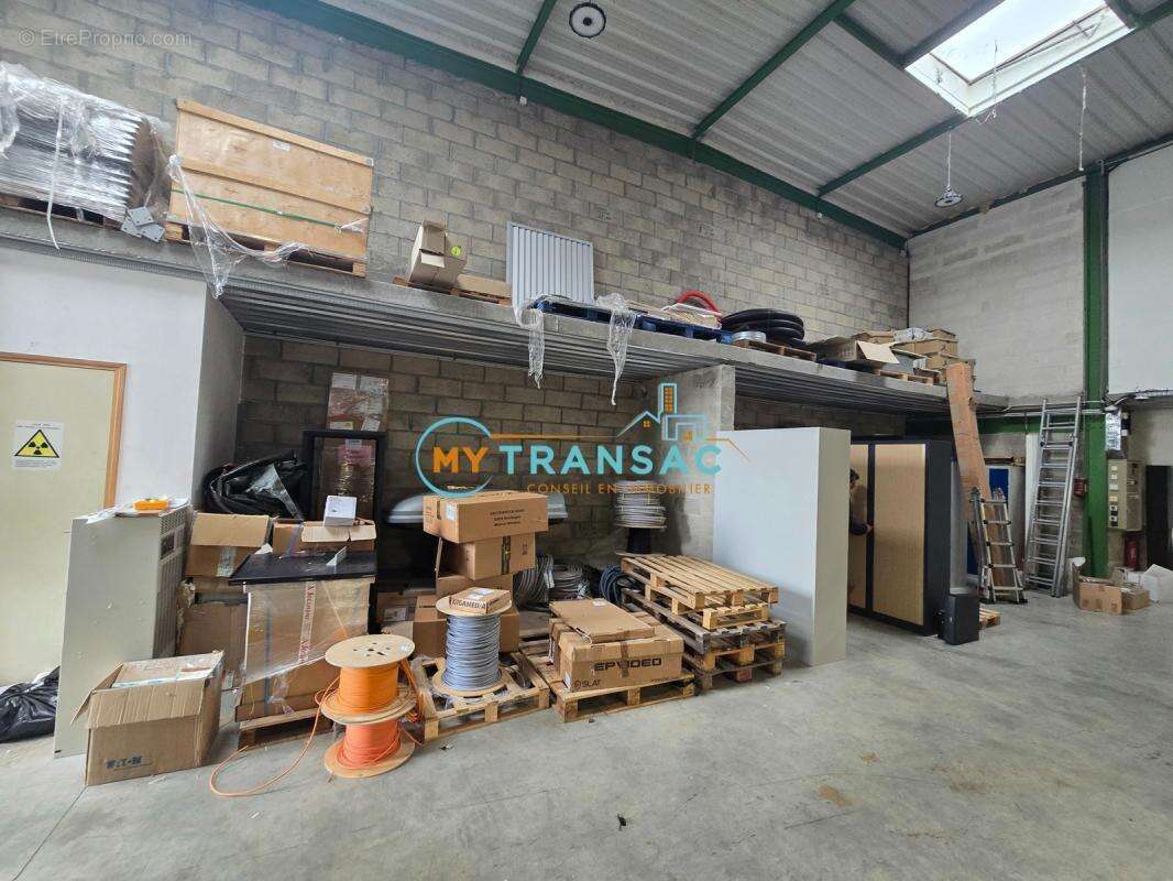 Commerce à SAINT-THIBAULT-DES-VIGNES