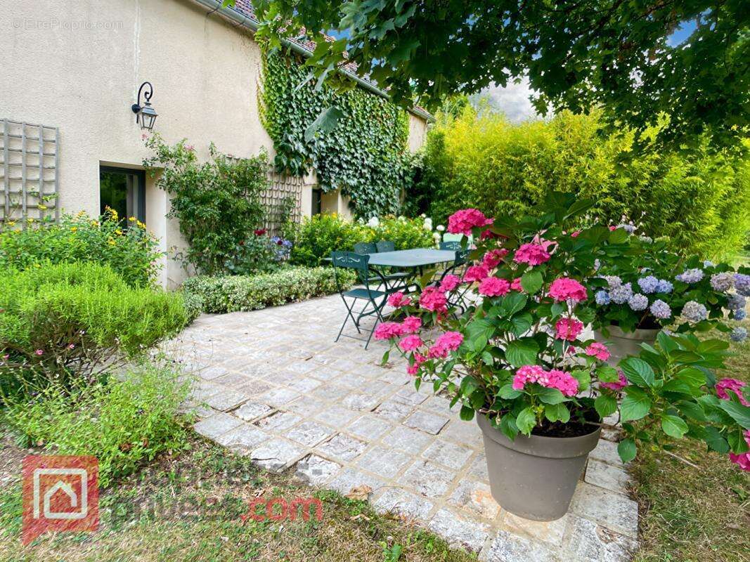 Maison à NOYERS