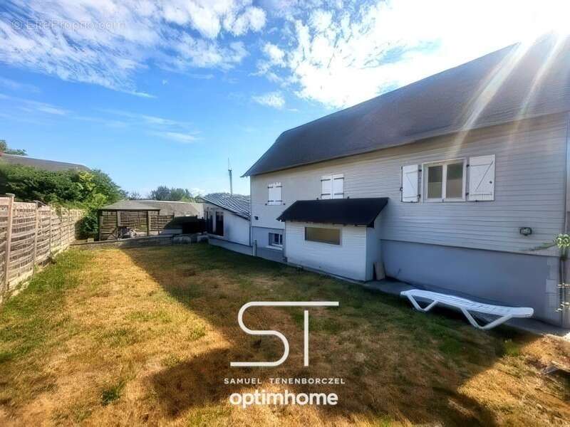 Maison familiale 5 ch de 148 m² – Le Mesnil-Guillaume (14100) - photo 17