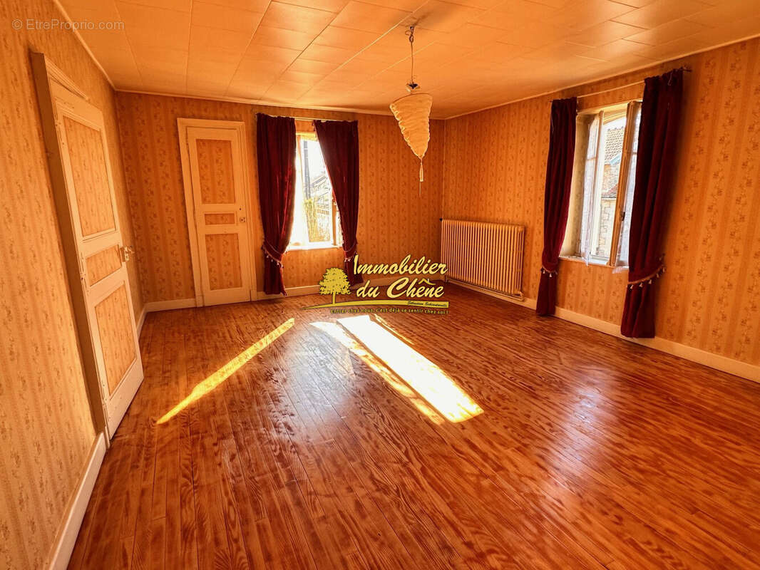 Maison 250 m² à Fontaine-Les-Luxeuil  - photo 8