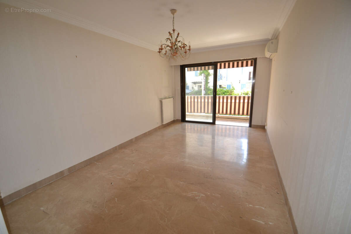 Juan les pins plages grand 3 pieces 75 m2 + cave et parking interieur - photo 13