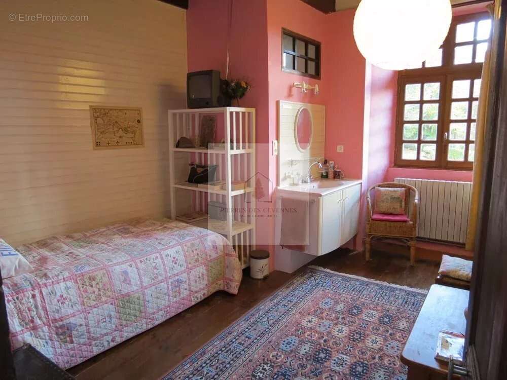 Maison à SAINT-GERMAIN-DE-CALBERTE