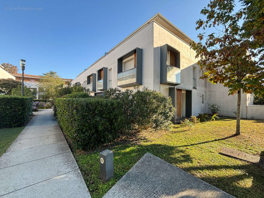 Appartement à VILLENAVE-D&#039;ORNON