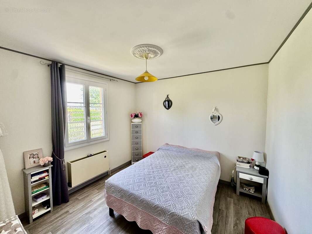 Maison à SAINTE-FOY-DE-PEYROLIERES