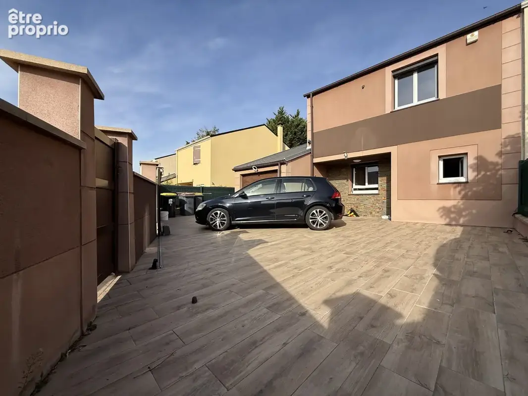 Maison 5 pièces 111 m² à vendre à Savigny-Le-Temple (77176) - photo 2