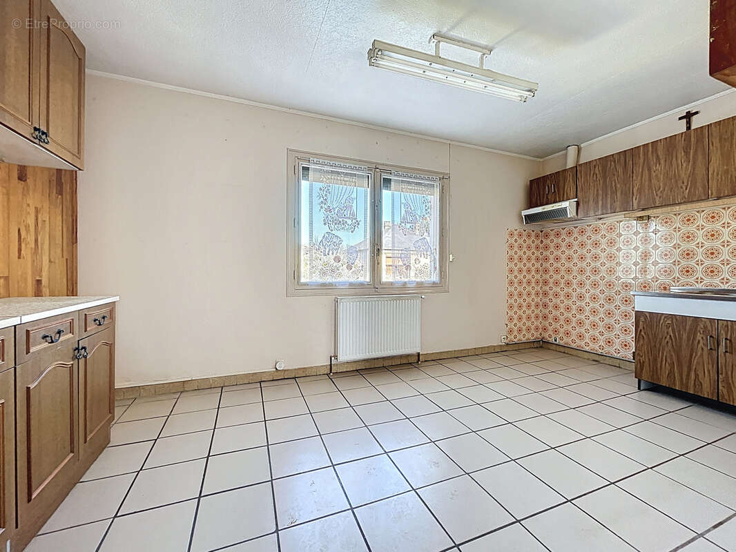 Maison à SAINT-PANTALEON-DE-LARCHE