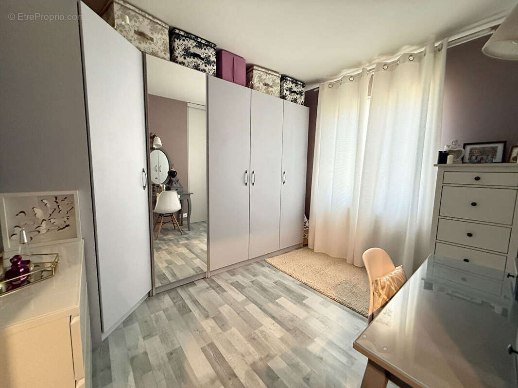 Maison dans quartier recherché avec beaux volumes et piscine - photo 11